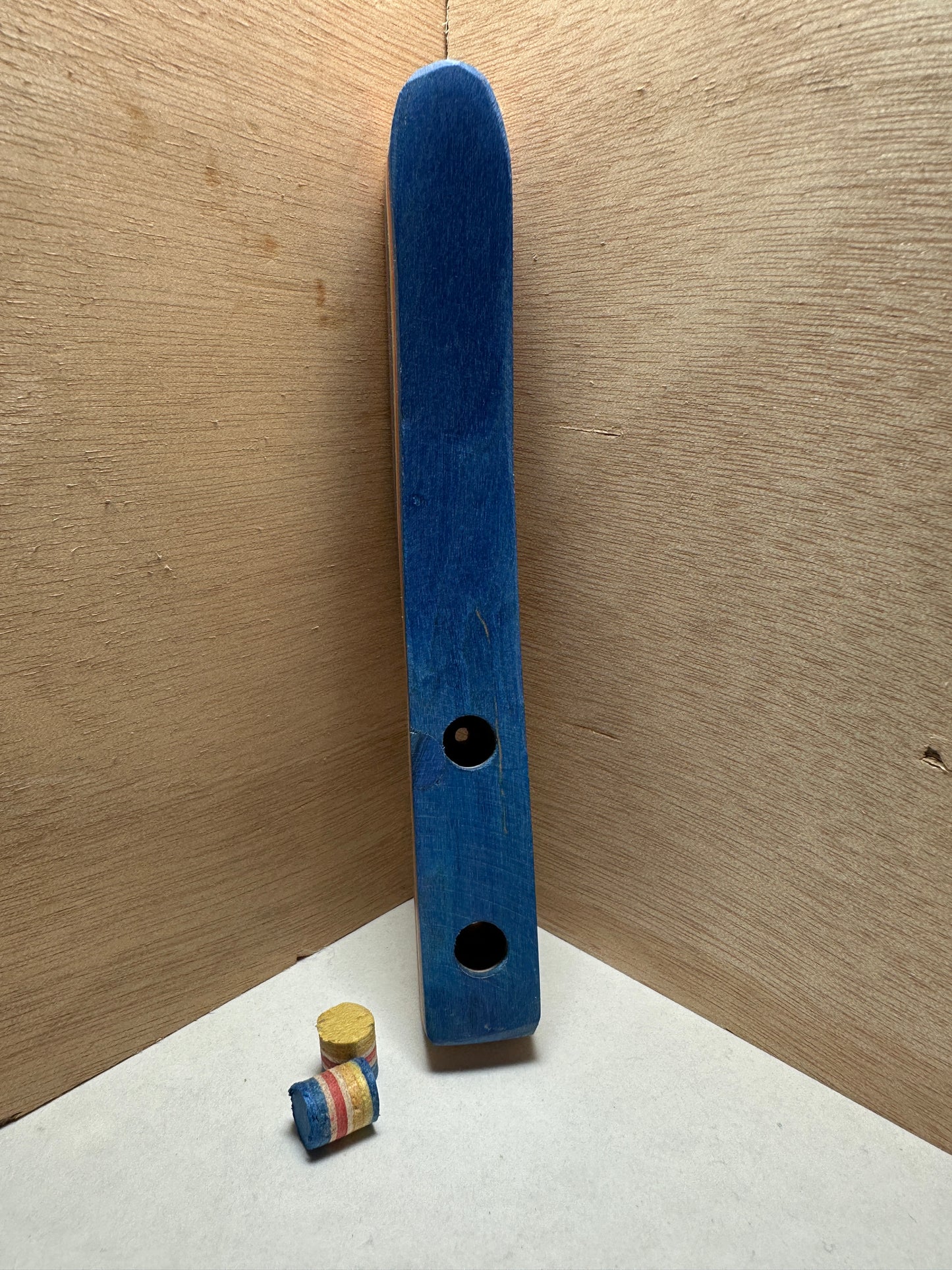 A Door hook that’s made from upcycled skateboard.