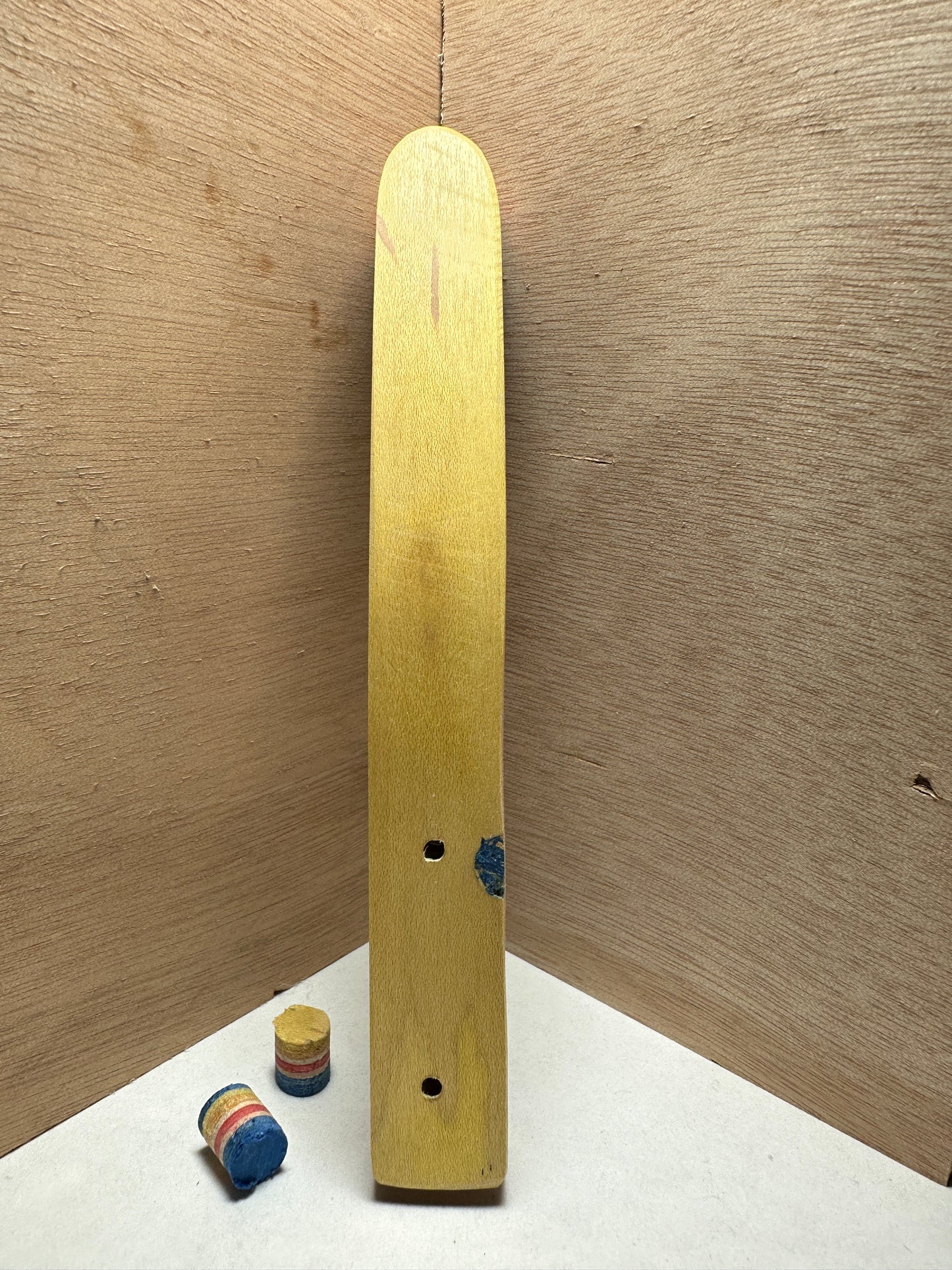 A Door hook that’s made from upcycled skateboard.